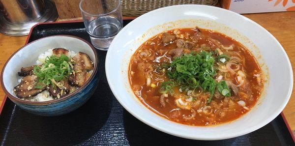 「ランチセット(豚キムチラーメン＋チャーシュー丼)800円」@麺処 雄の写真