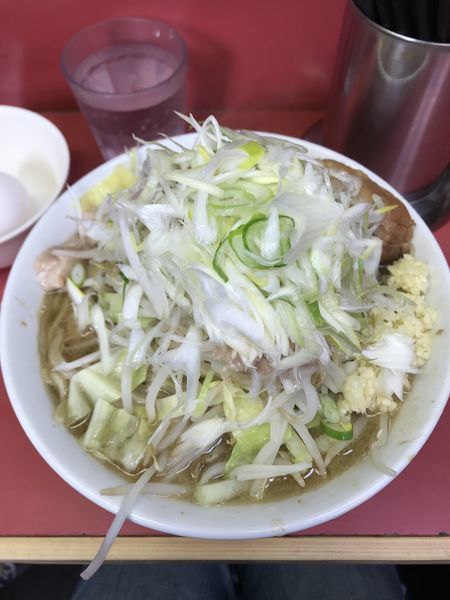 「少なめ、ヤサイ、ニンニク、アブラ、生卵、ネギ」@ラーメン二郎 桜台駅前店の写真