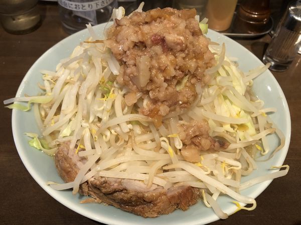 「中ラーメン」@立川マシマシ 9号店の写真