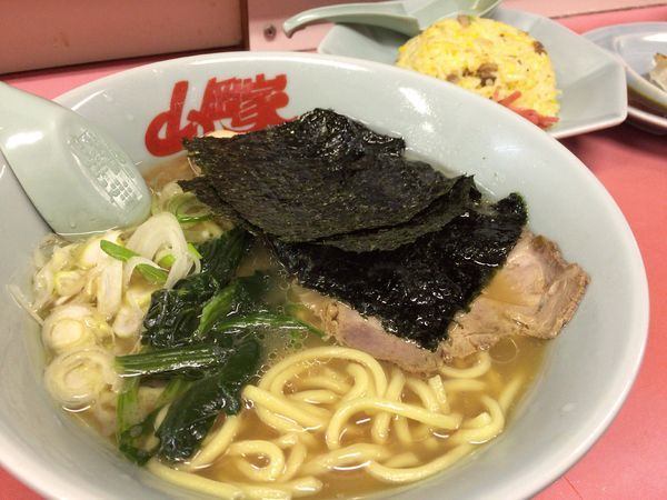 「醤油ラーメン 650円」@ラーメン山岡家 牛久店の写真