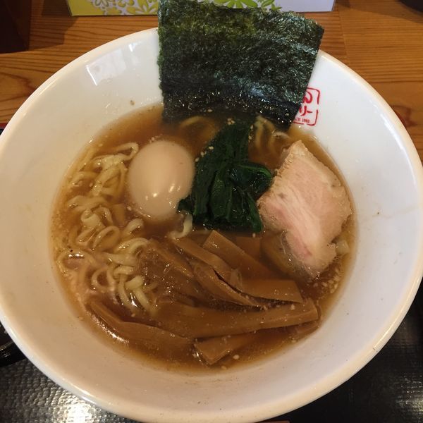 「醤油ラーメン 半麺 680円＋味玉100円」@らーめん はんぐりーの写真