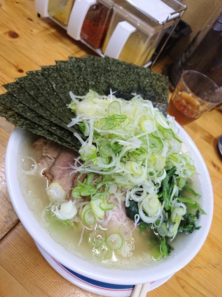「全部乗せラーメン+ねぎ」@横浜家系ラーメン 武蔵境つばさ家の写真