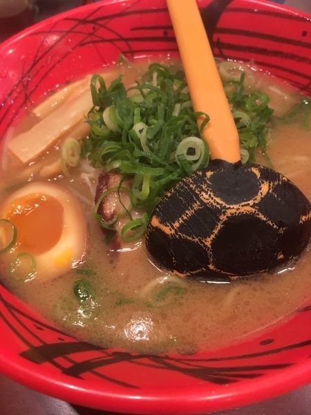 「醤油豚骨ラーメン」@博多ラーメンげんこつ 梅田店の写真
