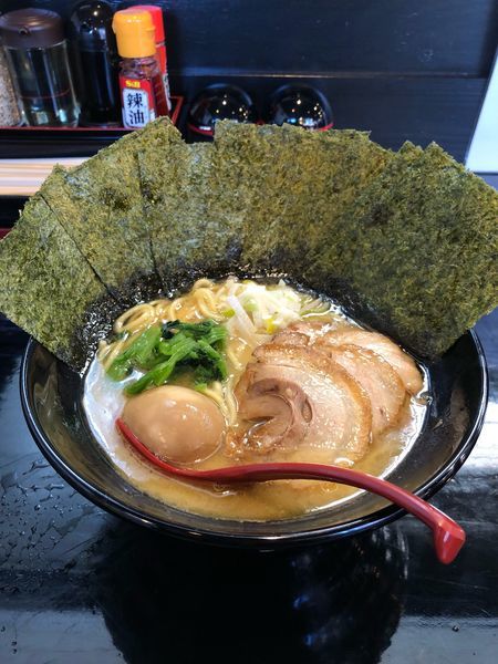 「全部乗せ豚骨醤油」@富士家系直壱家 御殿場店の写真