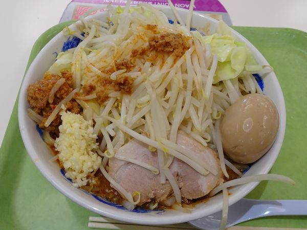 「担々麺：大盛り（900円）＋豚玉セット（200円）」@ジャンクガレッジ イオンレイクタウンmori店の写真