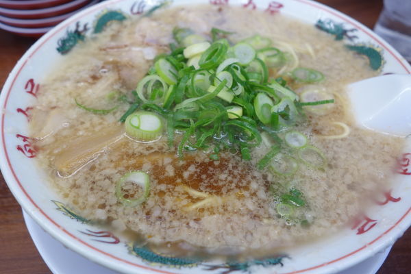 「特製醤油ラーメン702円脂多め」@魁力屋 越谷店の写真