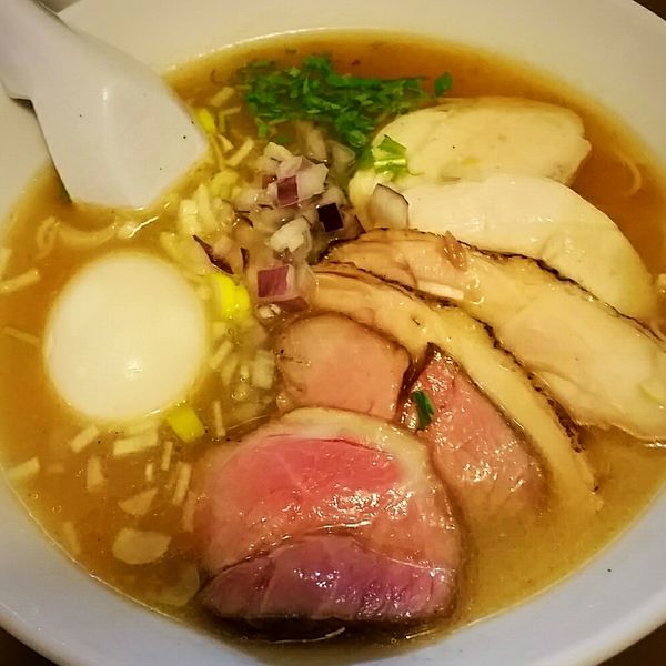 「こく塩（特製）９５０円」@鶏こく中華 すず喜の写真