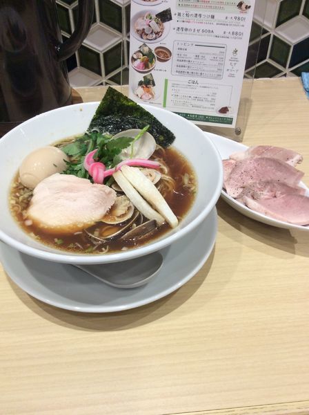 「蛤SOBA+味玉+豚チャーシュー」@むぎとオリーブ 日本橋店の写真