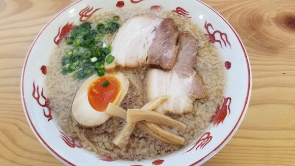 「限定　中華そば背脂煮干」@ラーメンいっこくの写真