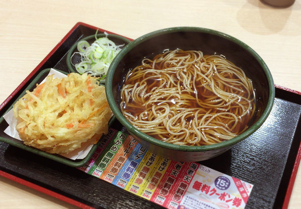 「かけそば(320円)+かき揚げ(クーポン)」@ゆで太郎 竹橋店の写真
