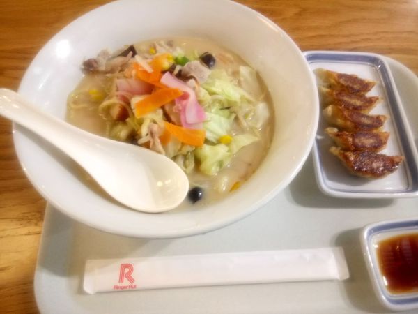 「長崎ちゃんぽん餃子5個ランチ大盛無料745円」@リンガーハット 成田国際空港第3旅客ターミナルビル店の写真
