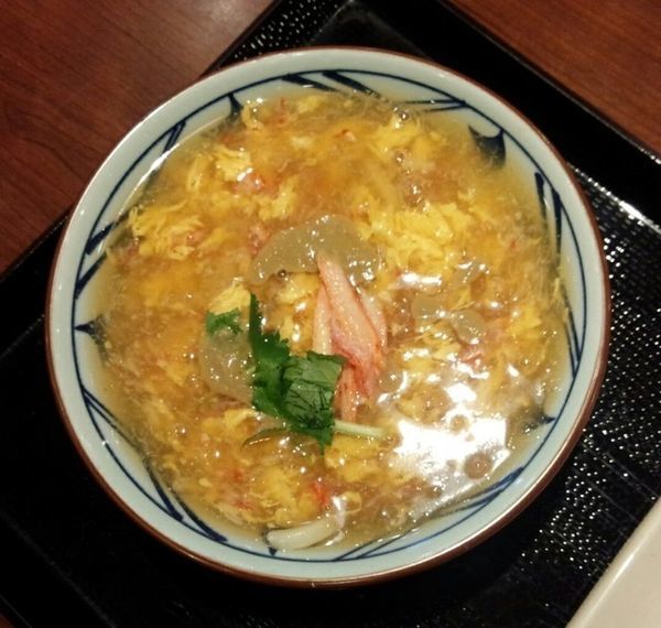 「かにたまあんかけ並690円＆れんこん天110円」@丸亀製麺 山形店の写真