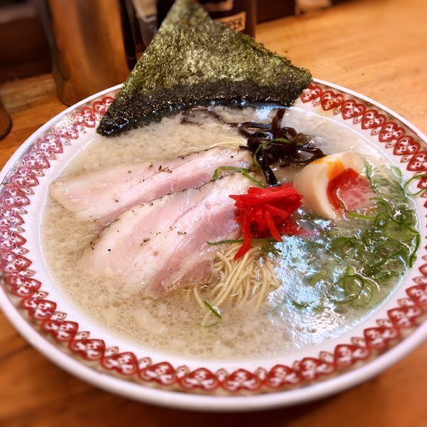 「ラーメン(690)」@駅前豚骨ラーメン ニネンヤの写真