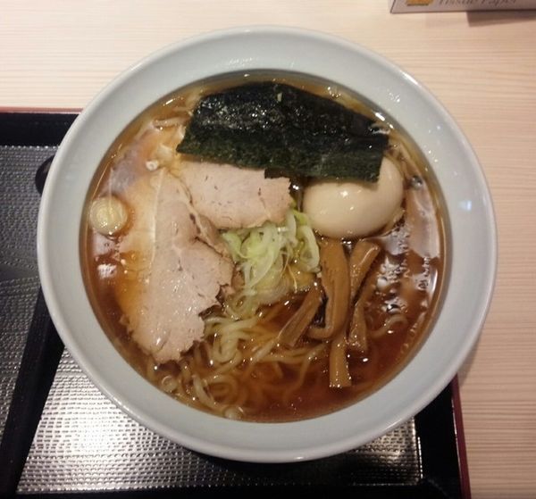 「醤油ラーメン680円・中太麺・大盛味玉サービス」@麺屋でんの写真
