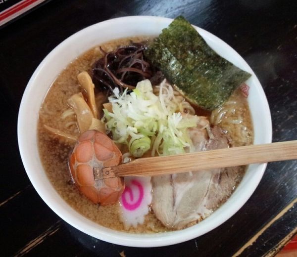 「こってりらーめん（背油入り）680円」@ハイらーめんデス 駅前店の写真