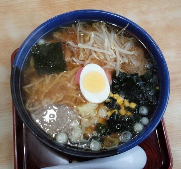 「特製らーめん700円大盛無料」@山辺栄屋支店の写真