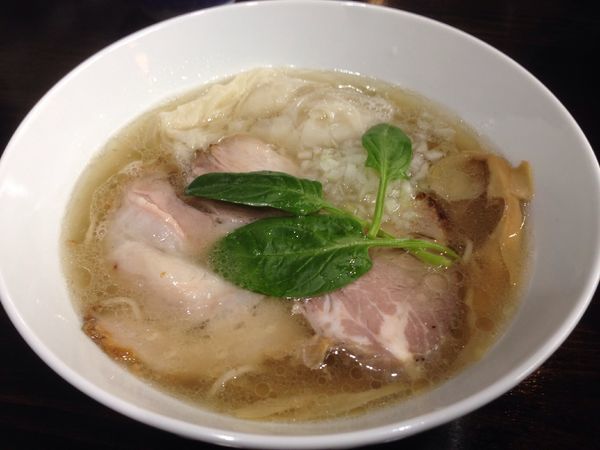 「「正月限定」アグー豚の塩ラーメン」@町田汁場 しおらーめん進化 町田駅前店の写真