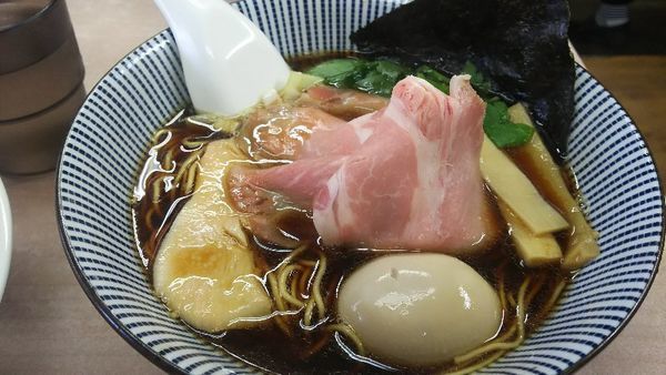 「特製煮干しそば（黒）￥940＋いわしそば￥390」@中華そば よしかわの写真