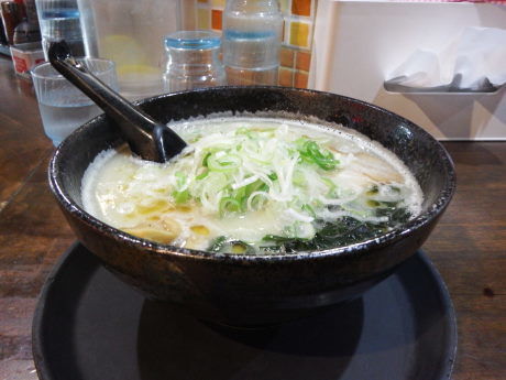 「とんこつ塩」@一撃らーめんの写真