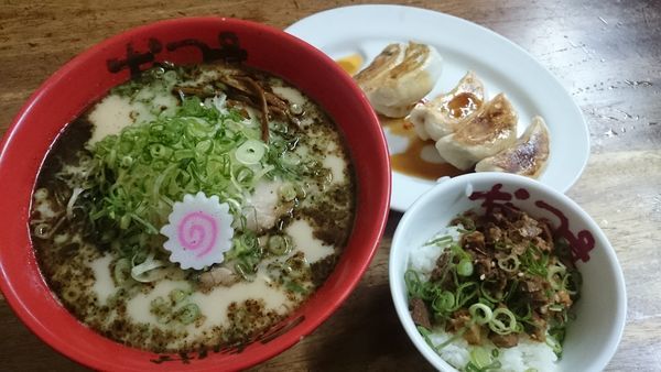 「黒葱油鶏白湯チャーシュー」@なんつッ亭 秦野本店の写真