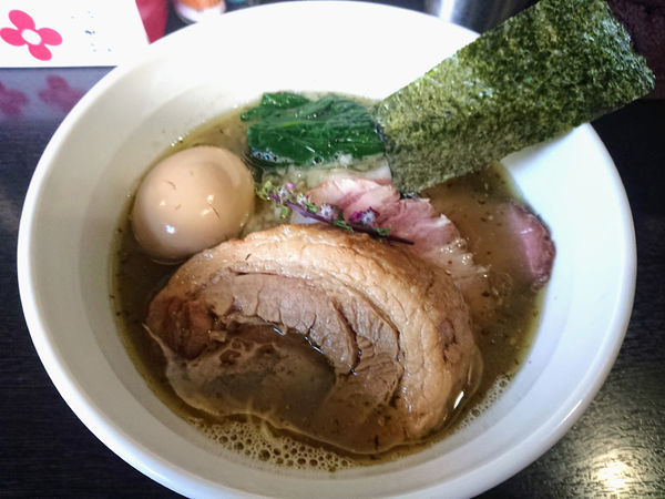 「塩煮干しそば+厚切り豚」@陽はまたのぼるの写真