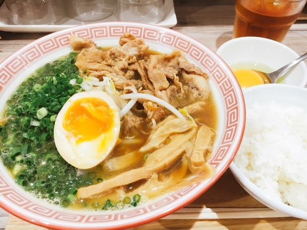 「徳島ラーメン全部のせ」@徳島NOODLE ぱどるの写真