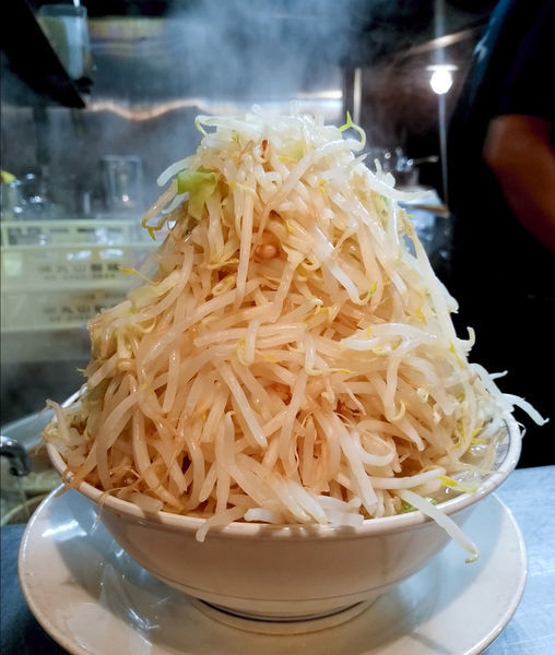 「塩らーめん 680円（野菜マシマシ）」@らーめん大 汐留店の写真