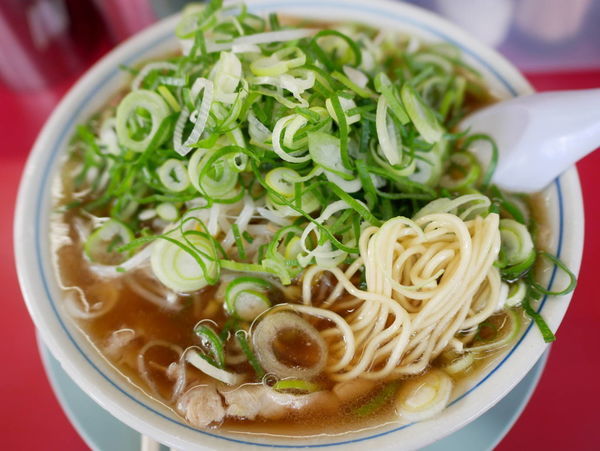 「ラーメン 麺硬め＋ネギ多め＋チャーシュー半々」@ラーメン藤 京都本店の写真