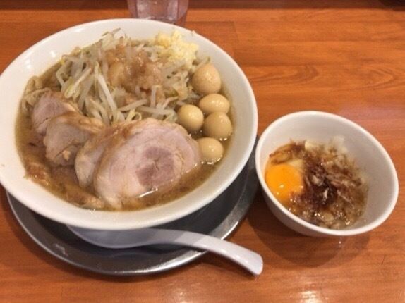 「小豚ラーメン+味つけうずら+あぶたま(800+100+100=1」@麺屋穴場の写真