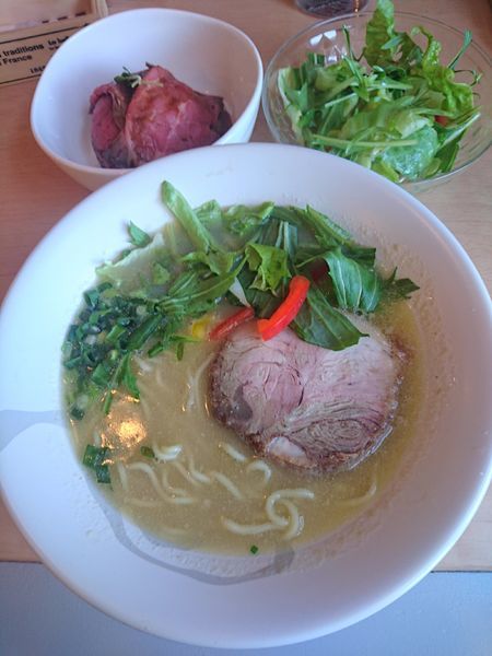 「鶏パイタンラーメン(ミニローストビーフ丼セット)1026円」@Red Heart kitchenの写真