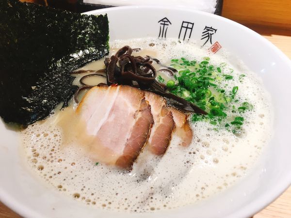 「黒豚豚骨ラーメン」@金田家 博多店の写真