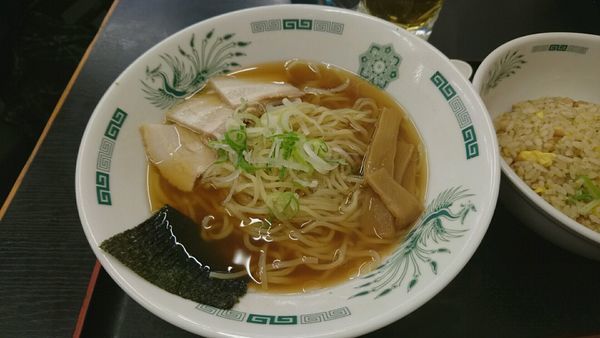 「中華そば＋半チャーハン_630円」@日高屋 新宿三丁目店の写真