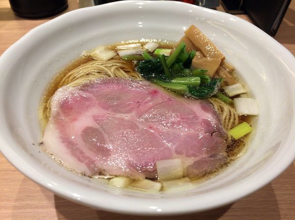 「鶏だし醤油らーめん（842円）」@麺処 景虎 新越谷ヴァリエ店の写真