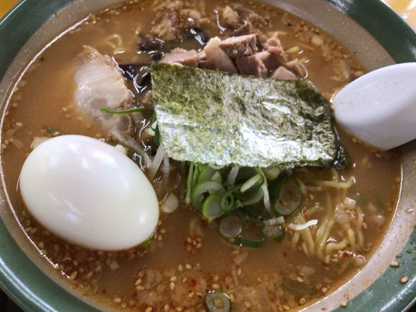 「辛味噌ラーメン450円+ゆでたまご30円」@スーパーラーメン 安達店の写真