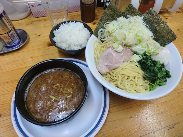 「つけ麺 大盛+味玉+ねぎ+小ライス」@横浜家系ラーメン 武蔵境つばさ家の写真