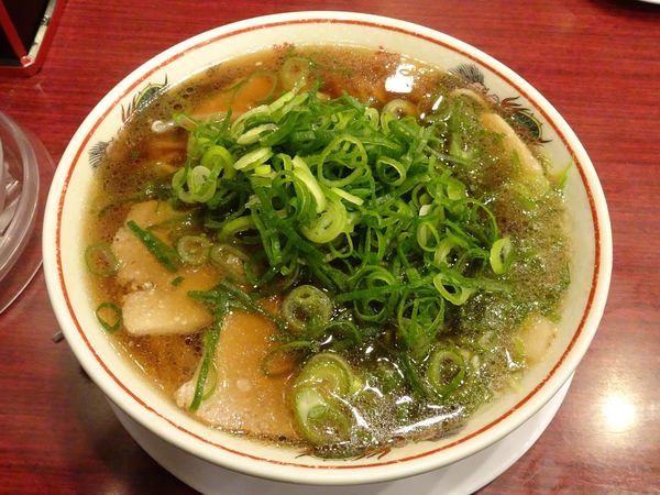 「ラーメン（700円）ネギ多め」@本家第一旭 たかばし本店の写真