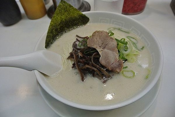 「ラーメン500円　替玉無料」@博多天神 新橋1号店の写真