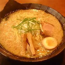 とんこつﾗｰﾒﾝ680円+替え玉120円+税