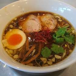 淡麗醤油ラーメン 820円