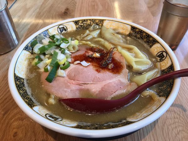 「すごい煮干しラーメン830円」@すごい煮干ラーメン凪 五反田西口店の写真