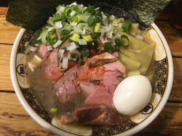 「すごい煮干ラーメン1100円、ネギ100円」@すごい煮干ラーメン凪 新宿ゴールデン街店 本館の写真