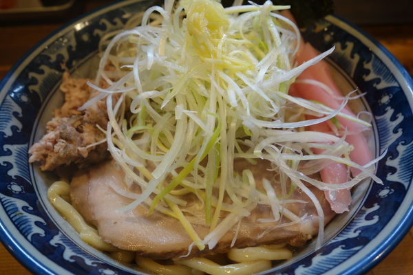 「冬限定、生姜油そば生姜スープ付き小盛200ｇ730円」@兎に角 松戸店の写真