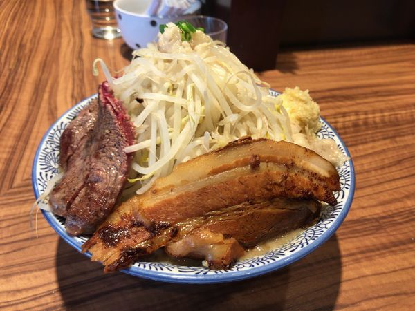 「ラーメン 中 300g 牛ステーキ100g」@ラーメン燈郎の写真