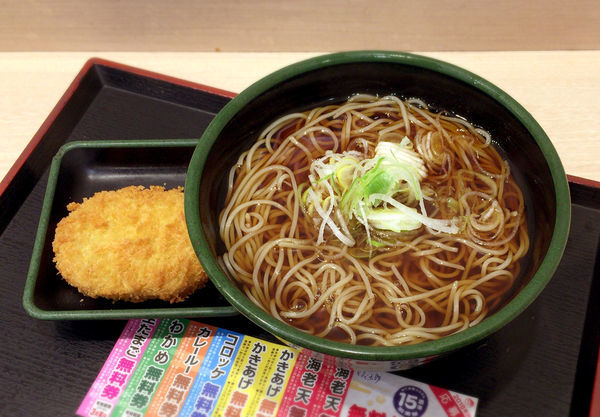 「かけそば(320円)+コロッケ(クーポン)」@ゆで太郎 新川1丁目店の写真