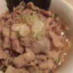 「肉そばデラ辛(780円)とトッピングで肉増し(200円)」@肉そば なおじの写真