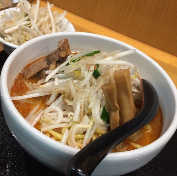 「煮干し辛味噌ラーメン野菜増し880円他」@味噌麺処 花道庵の写真