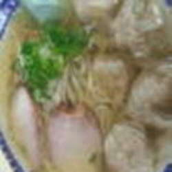 ワンタン麺(650円