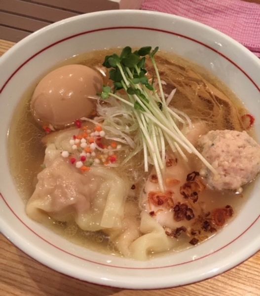 「特製塩そば＋エビわんたん３個」@地球の中華そばの写真