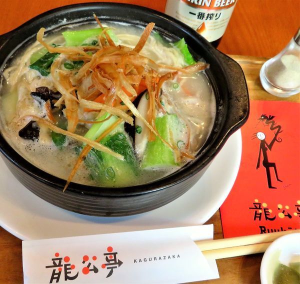 「冬季限定 鶏肉と野菜の煮込みそば（1,300円）＋一番搾り」@神楽坂 龍公亭の写真