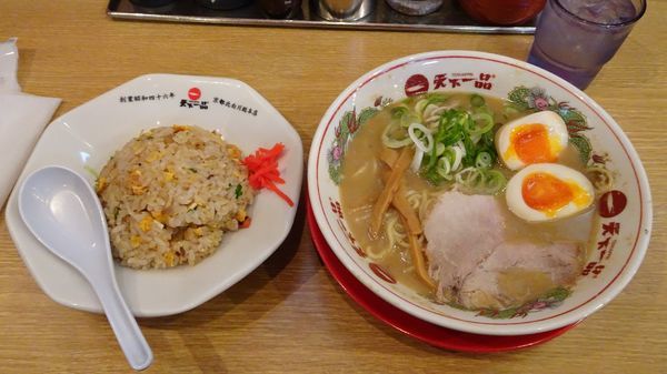 「チャーハン定食（968円）＋味付煮卵（104円）」@天下一品 総本店の写真